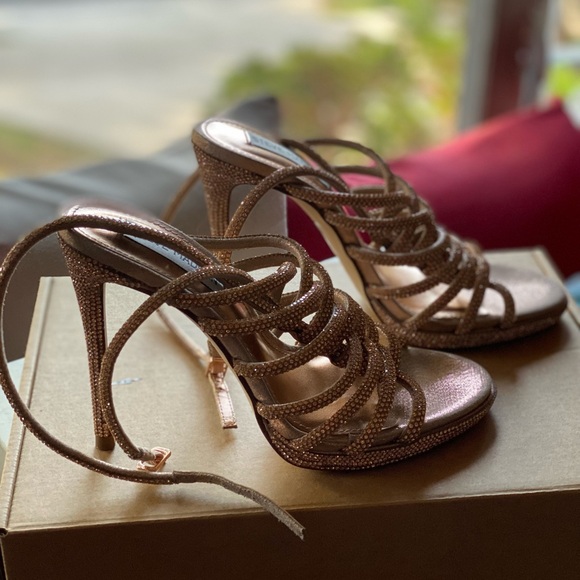 HEELS NWOB - Picture 3 of 4